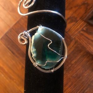 Handcrafted  artisan made Green Agate Wire-Wrap Pendant bracelet. Adjustable